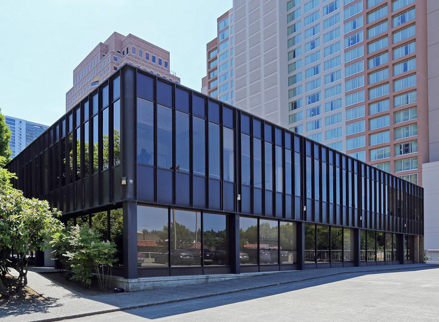 Exterior view of Cascade Building in Bellevue, Washington