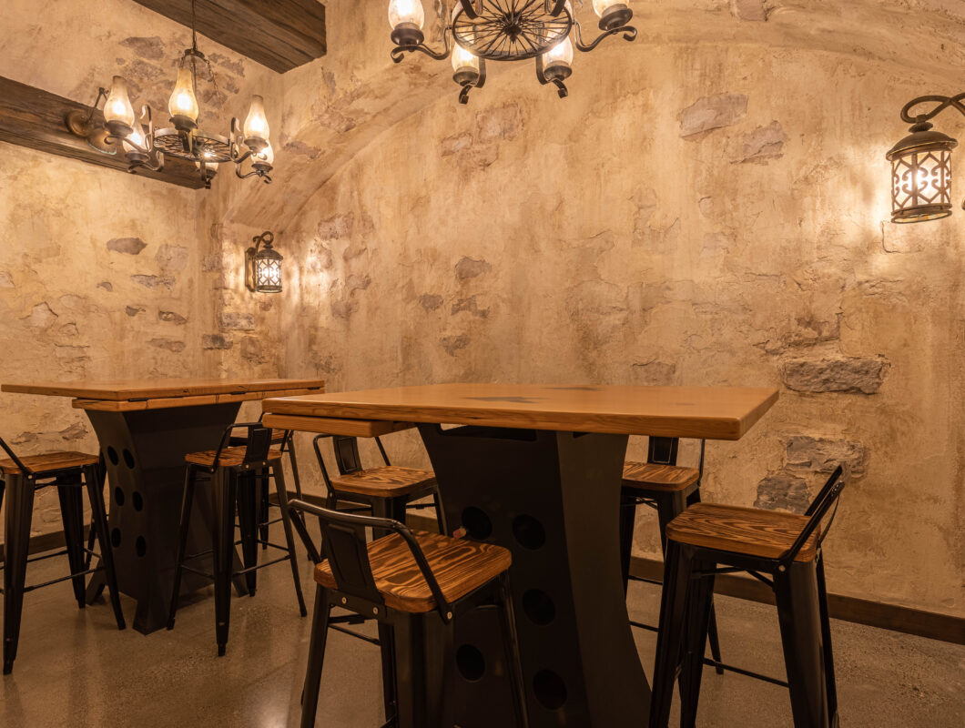 Parque Kirkland - Wine Grotto Speakeasy