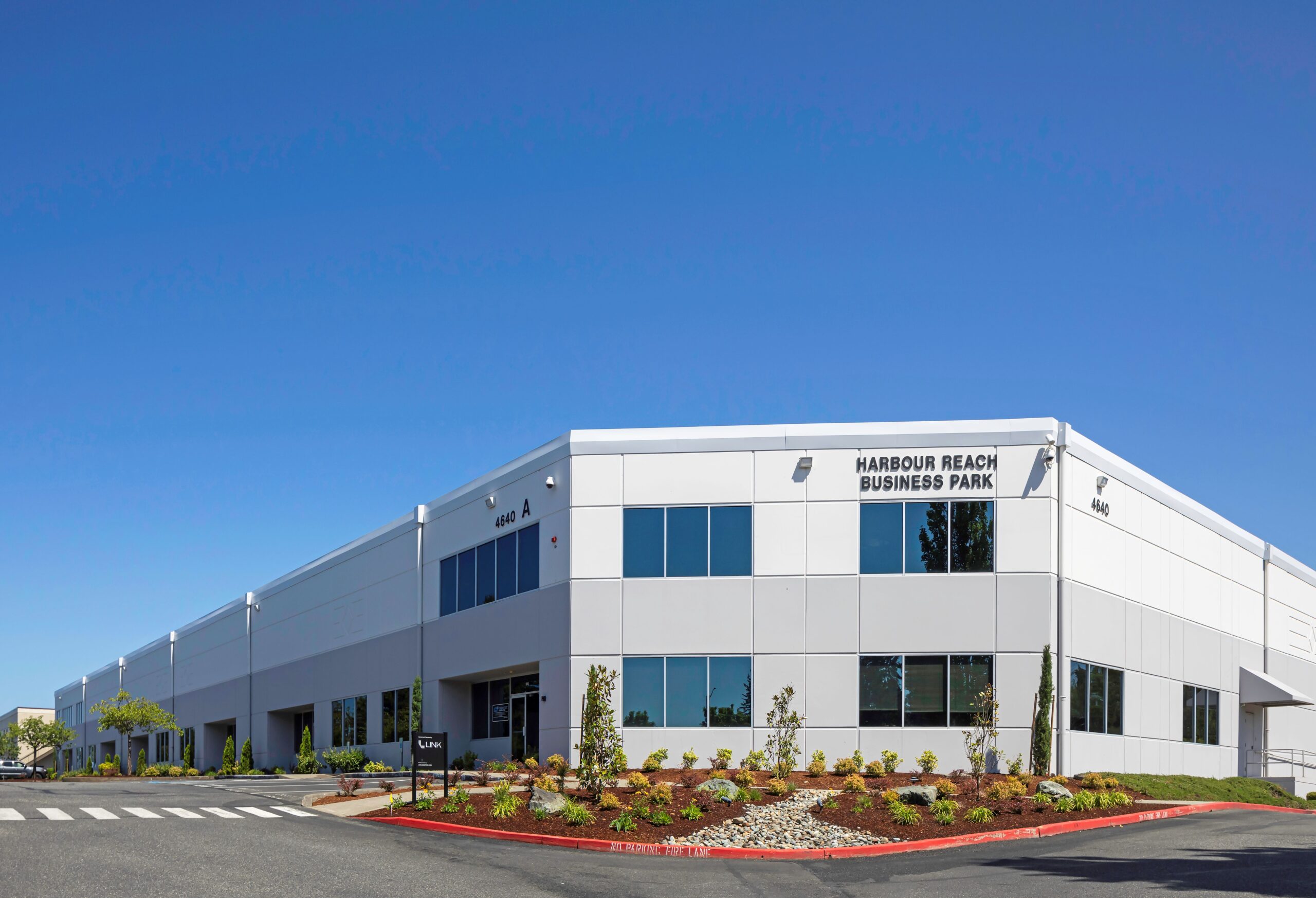 Exterior view of Harbour Reach Business Park, Building B in Mukilteo, Washington